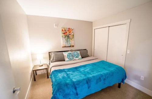 Heartside Wohnung | Luxury King Bed Apt in Downtown GR