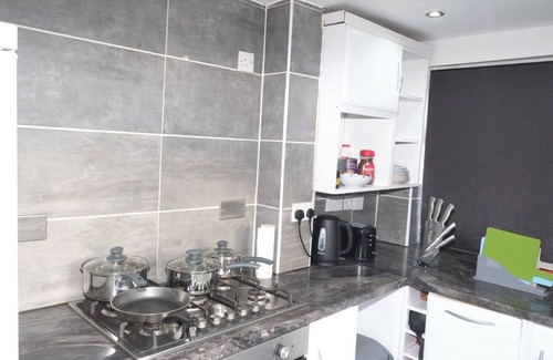 Mapperley Haus | Luxury king 𤴠bed living "your Luxe Home Away"