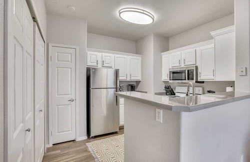 Clearfield Wohnung | Luxury King Beds Pool Gym - Near Hill AFB