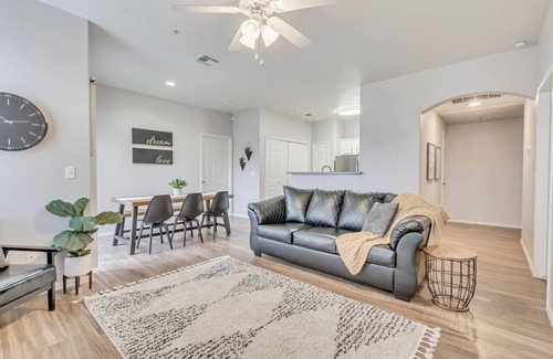 Clearfield Wohnung | Luxury King Beds Pool Gym - Near Hill AFB