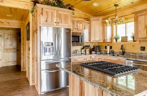 Paris Hütte | Luxury Lake Cottage in Meemo Farm