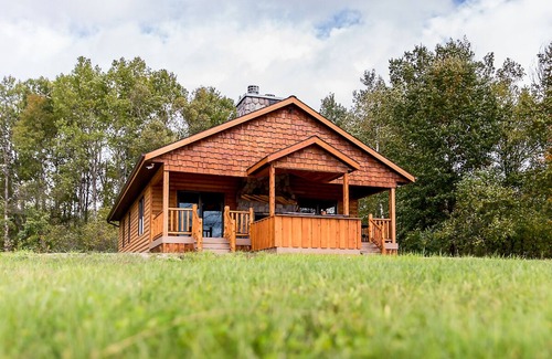 Paris Hütte | Luxury Lake Cottage in Meemo Farm