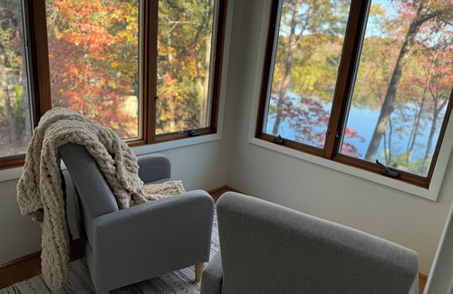 Bridgeton Haus | Luxury Lake House Getaway in charming Jersey Shore Countryside