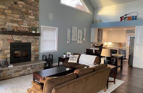 Sturgis Haus | Luxury lake house on amazing Klinger Lake