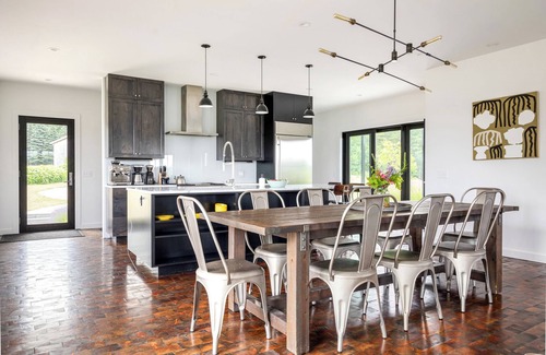 Northport Haus | Luxury Lake View on 10 Acres - Orchard House