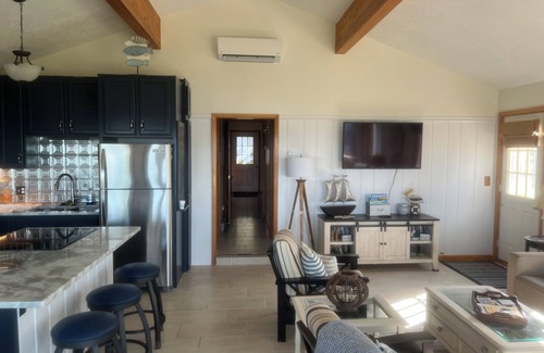 Silver Lake Hütte | Luxury Lakefront Family Retreat: Swimming, Kayaks, Bikes, Game Room, Hot Tub!