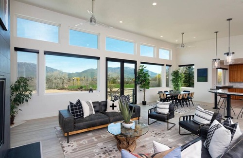 Huntsville Haus | Luxury Lakefront Retreat