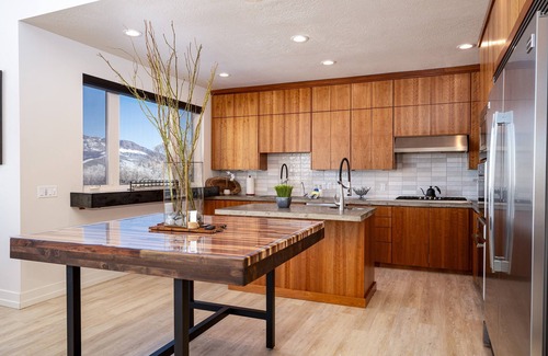 Huntsville Haus | Luxury Lakefront Retreat