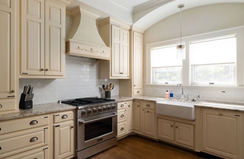 Old Irving Park Wohnung | Luxury Large Home - Family Home - Big Fenced Yard