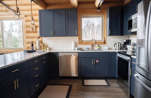 Tofte Kabine | Luxury Log Home on 5 acres Sawtooth Moutain Hideaway close to ski hill & hiking