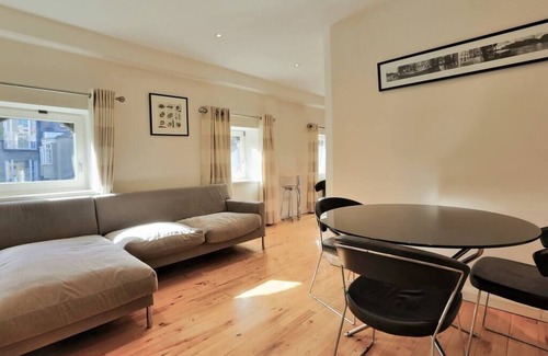 Grand Canal Dock Haus | Luxury Mews in the Heart of City Centre!