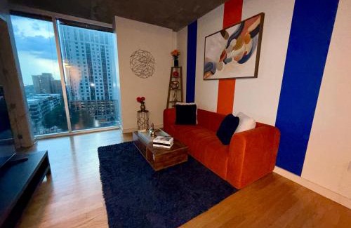 Loring Heights Wohnung | Luxury Midtown High-rise Oasis!