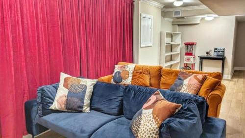 Seminary Hill Haus | Luxury Movie Theater Home 10 mins to Washington DC