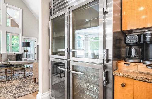 Chapel Hill Haus | Luxury near UNC - 5 King Suites, Pool, Game Room, Spacious
