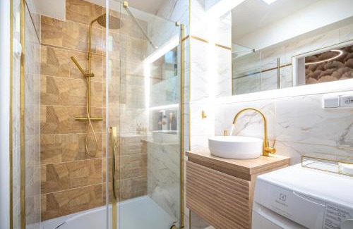 Marianske Lazne Wohnung | Luxury New Apt near the Colonnade with Parking & 4 min to the center - near the forest