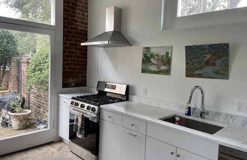 Faubourg Lafayette Hütte | Luxury Newly Renovated Carriage House in Lower Garden District