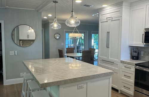 Totterdale Haus | ** NEUE LISTING ** GORGEOUS HOME W / beheizter Pool & OUTDOOR-KÜCHE AM STRAND & STADT