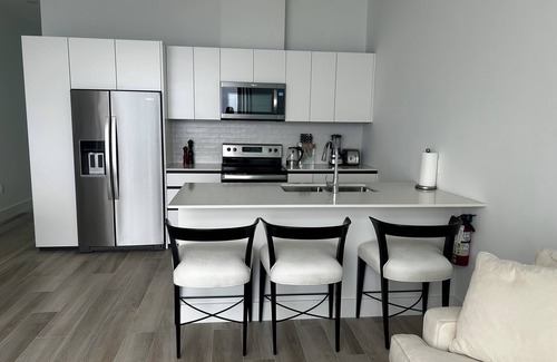 Northwest Point Eigentumswohnung | LUXURY OCEAN VIEW PENTHOUSE 1 BED CONDO WITH AMAZING SHORE DIVING NEXT DOOR