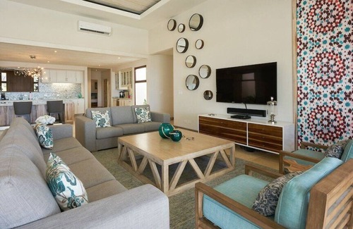 Playa Langosta Haus | Luxus Oceanfront Angebot in Gated Community in Tamarindo / Langosta. 6 Br, 6, 5ba
