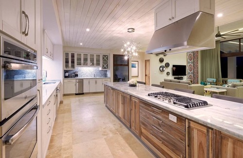 Playa Langosta Haus | Luxus Oceanfront Angebot in Gated Community in Tamarindo / Langosta. 6 Br, 6, 5ba