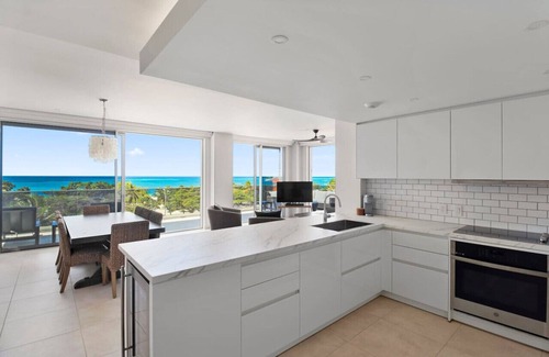 Oranjestad-West Wohnung | O Condo 22 by Bocobay | Stunning Eagle Beach Condo