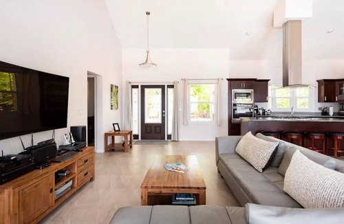 Stake Bay Haus | Barfuß Luxus Villa am Meer, 2 Master Suiten, Pool