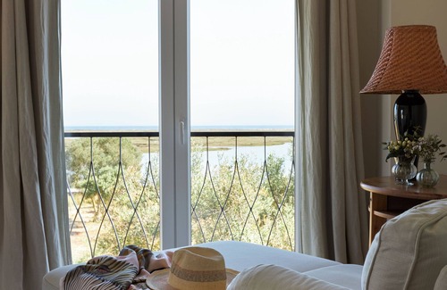 Malhao Haus | Luxury Oceanfront Villa - Catered & Serviced with Private Boat & Skipper