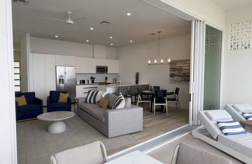 Northwest Point Eigentumswohnung | LUXURY/OVERSIZED - 1 Bed/1.5 Bath near AMAZING SHORE DIVING W/180° Ocean VIEWS
