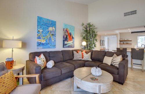 Palm Desert Wohnung | Luxury Palm Desert Condo with Patio on Golf Course!