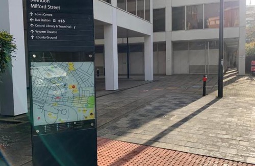 Swindon Wohnung | Luxury Panoramic Balcony Swindon Central