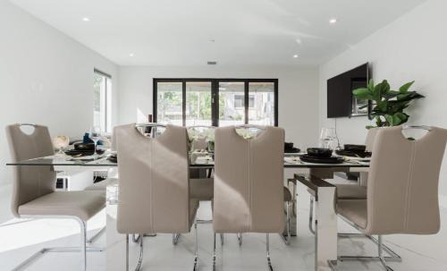 Colee Hammock Haus | Luxury Paradise walk to Las Olas -5 mins to Beach