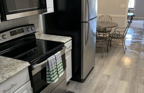 Lawrenceville Haus | Luxury Peacefule Bungalow Away From Home