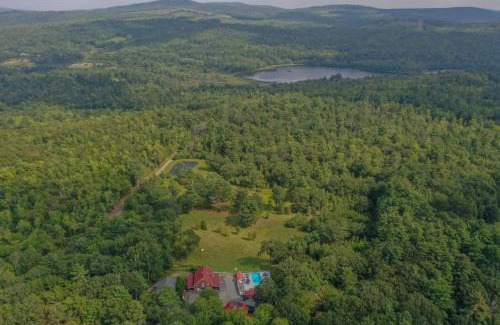 Bucksport Haus | Luxury Poolside Suite with Views + Private Hot Tub