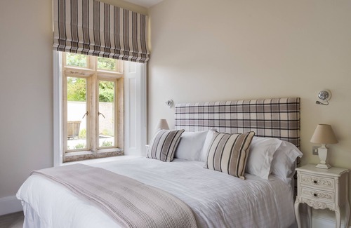 Winchcombe Kabine | Luxury Private Hotel Home, Sleeping 24 Guests