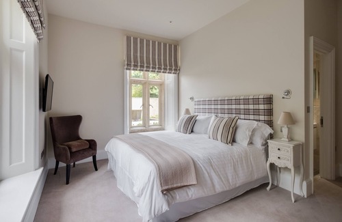 Winchcombe Kabine | Luxury Private Hotel Home, Sleeping 24 Guests