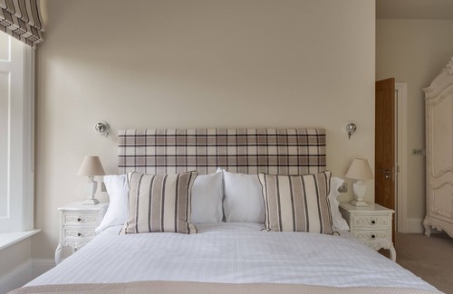 Winchcombe Kabine | Luxury Private Hotel Home, Sleeping 24 Guests