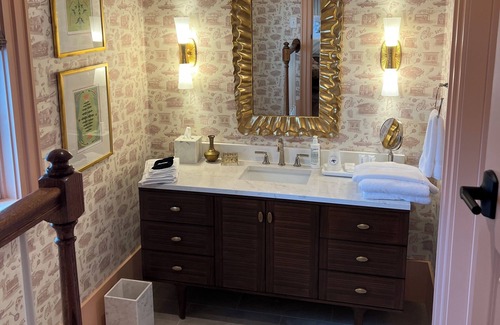 Athens Hotel | Luxury Private Suite in Boutique Historic Inn The Athenian- Downtown Location