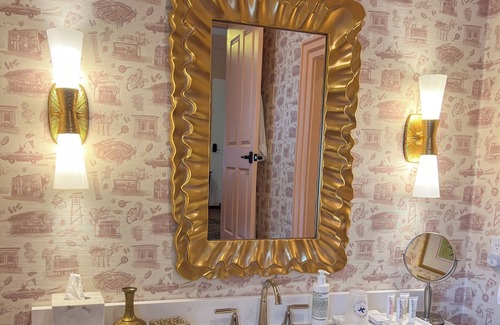 Athens Hotel | Luxury Private Suite in Boutique Historic Inn The Athenian- Downtown Location