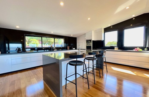 Sandy Bay Haus | Nicholas House - Luxury With River & City Views