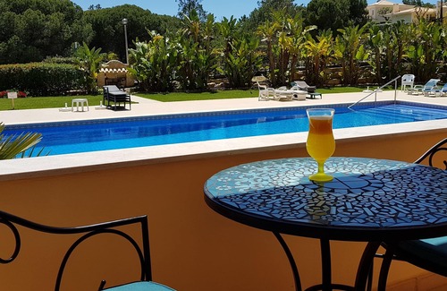 Vale do Garrao Wohnung | Luxus Raised Ground Flr. Apartment, 1 km zu atemberaubenden Stränden von Vale do Lobo Wi-Fi