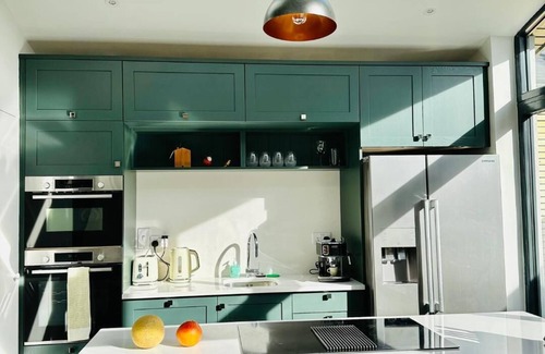 Portobello Haus | 💚💚Luxury Redbrick Townhouse, Best area of Dublin city, Parking, Laundry, Patio