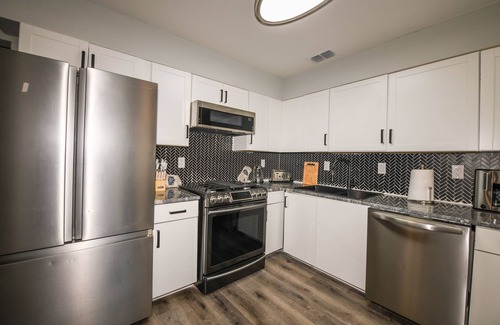 Church Street Haus | LuXuRy Retreat 4 beds mins From downtown&Airport