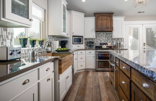 Layton Haus | Luxury Retreat-gourmet kitchen, playhouse, hot tub, & steam shower