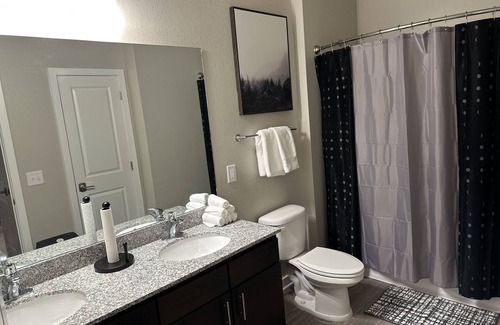 Lakes of Forest Hill Wohnung | Luxury Retreat in East Memphis with Balcony