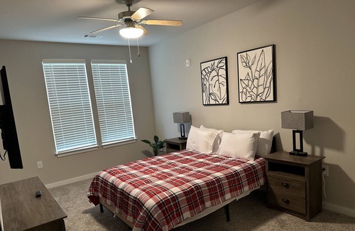 Lakes of Forest Hill Wohnung | Luxury Retreat in East Memphis with Balcony