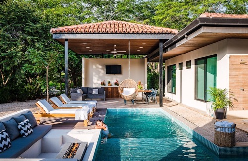 Tamarindo Haus | Luxury Retreat: Private Pool, Fire Pit & Exclusive Beach Club – 4 Min to the Beach