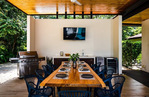 Tamarindo Haus | Luxury Retreat: Private Pool, Fire Pit & Exclusive Beach Club – 4 Min to the Beach