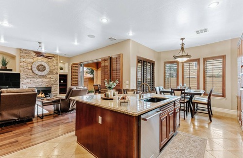 Power Ranch Haus | Luxury Retreat With Heated Pool & Hidden Game Room 6 Bedroom Home by RedAwning