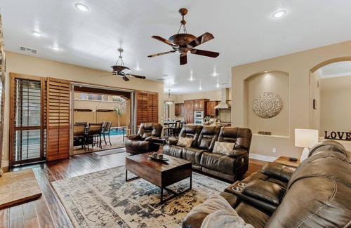 Power Ranch Haus | Luxury Retreat With Heated Pool & Hidden Game Room 6 Bedroom Home by RedAwning