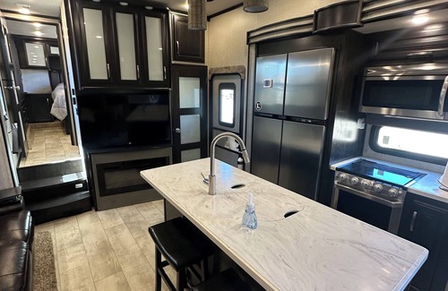 Toquerville Haus | Luxury RV Camper Southern UTAH!